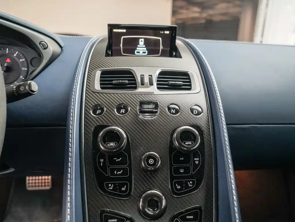 Aston Martin Vanquish — миниатюра 11