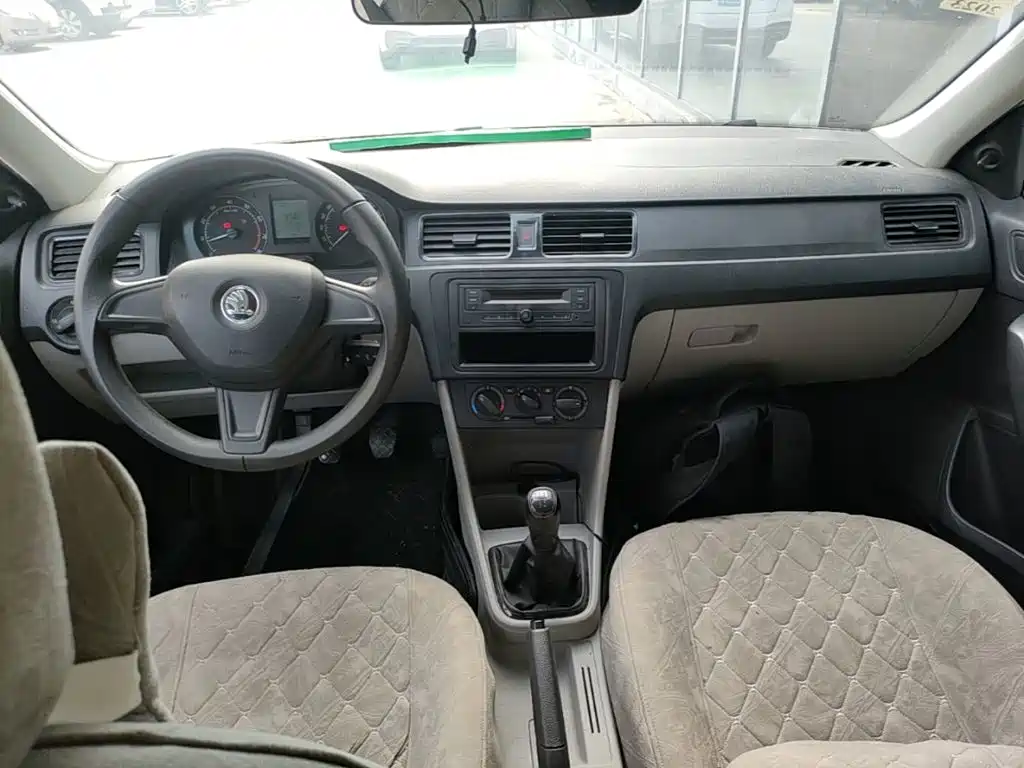 Skoda Rapid — миниатюра 10