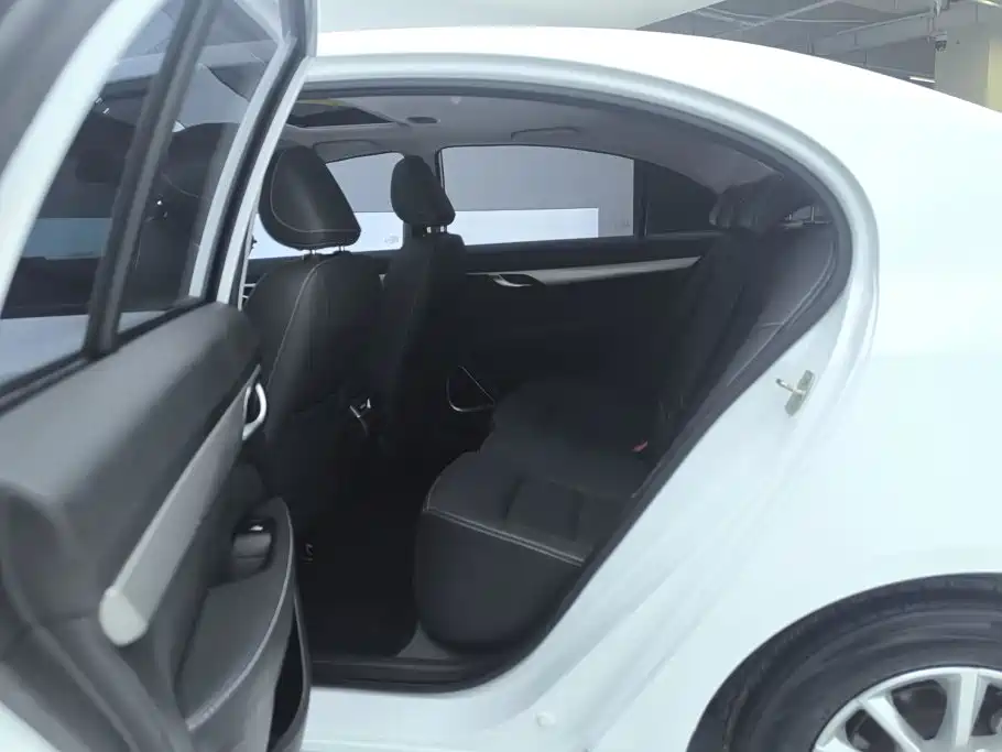 Geely Emgrand — миниатюра 11