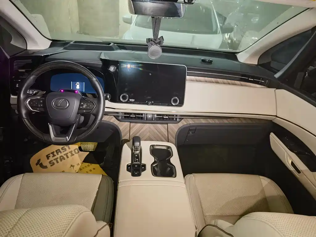 Lexus LM 2023 350h мест