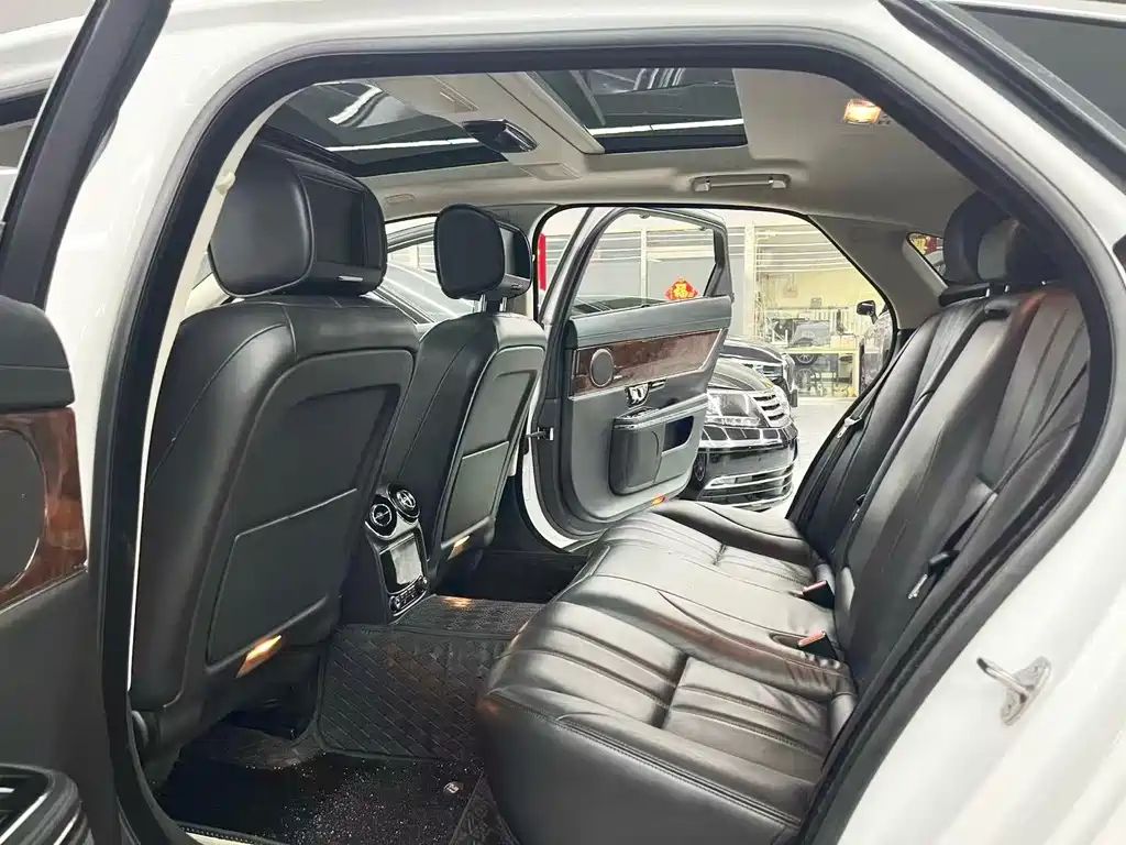 Jaguar XJ — миниатюра 8