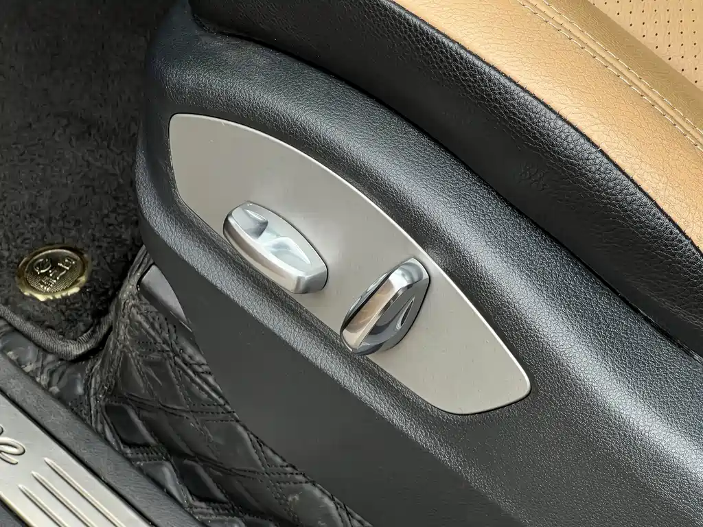 Porsche Cayenne — миниатюра 9