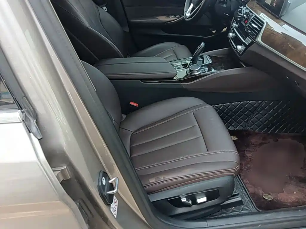 BMW 5 Series — миниатюра 25