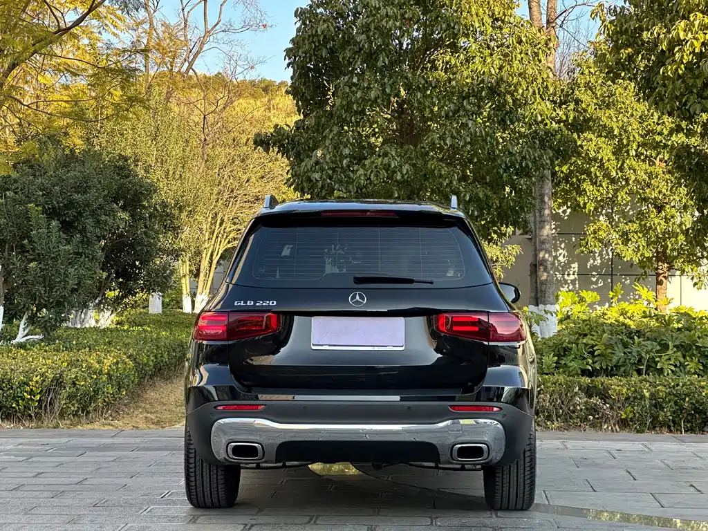 MERCEDES-BENZ GLB
