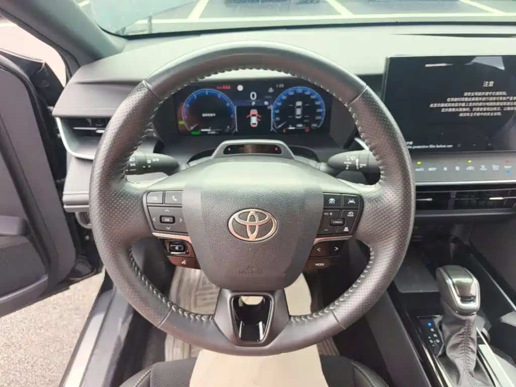 Toyota Camry — миниатюра 11