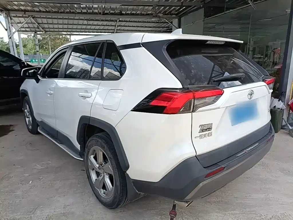 Toyota RAV4 — миниатюра 5
