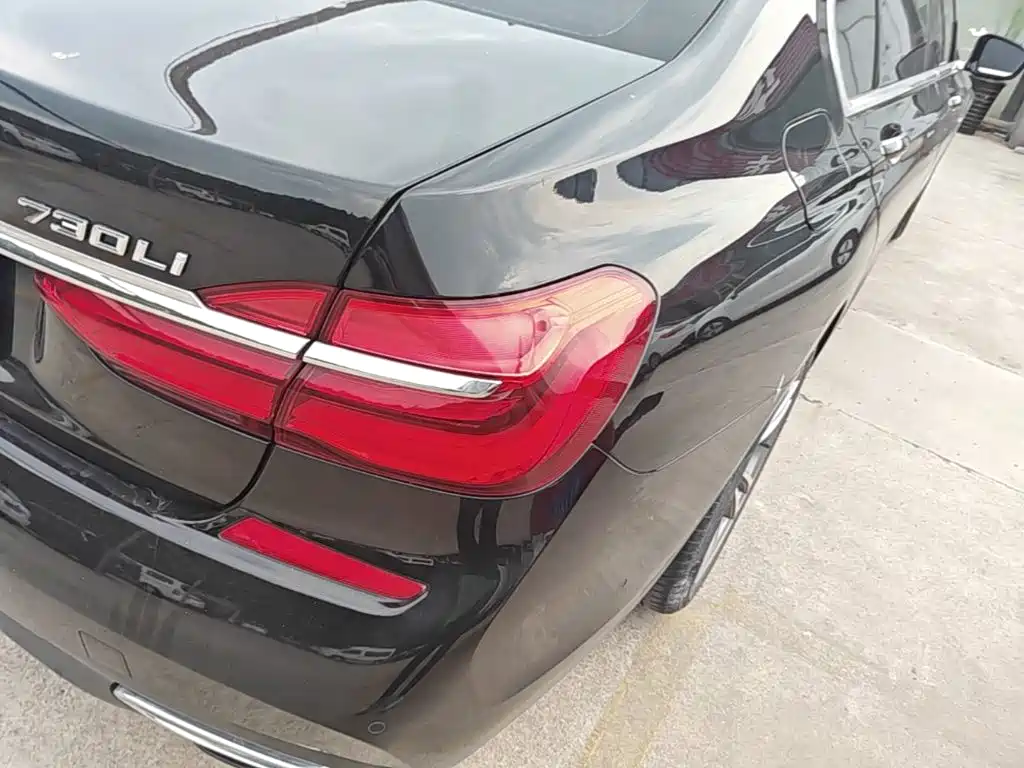 BMW 7 Series — миниатюра 8