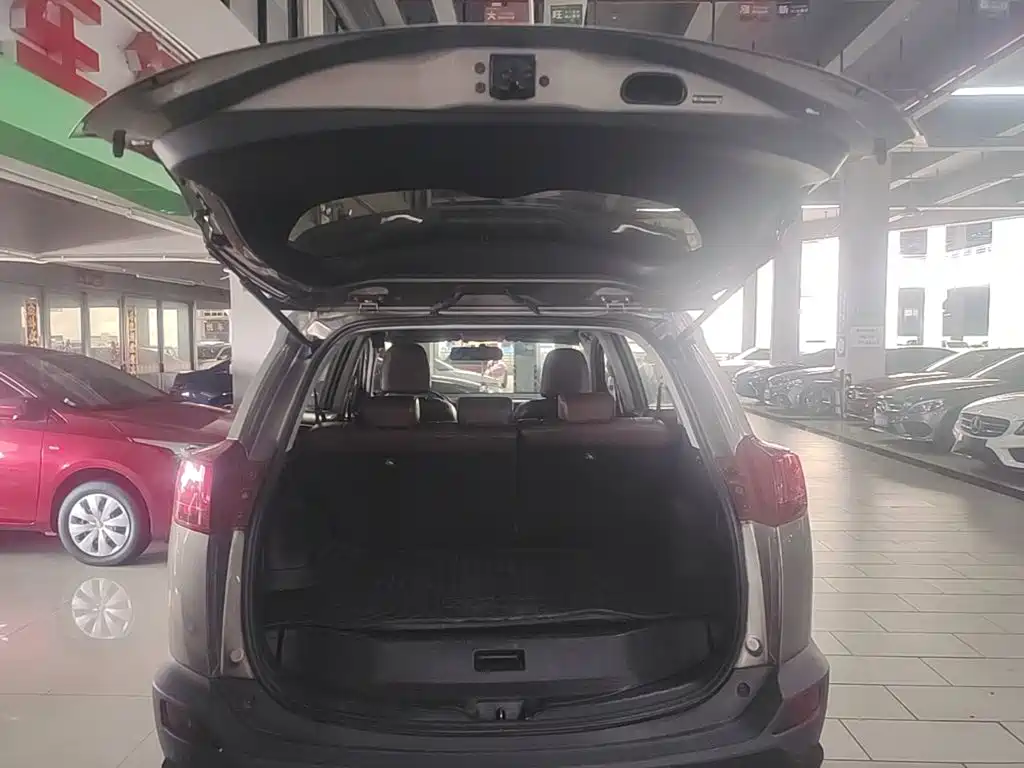 Toyota RAV4 — миниатюра 19