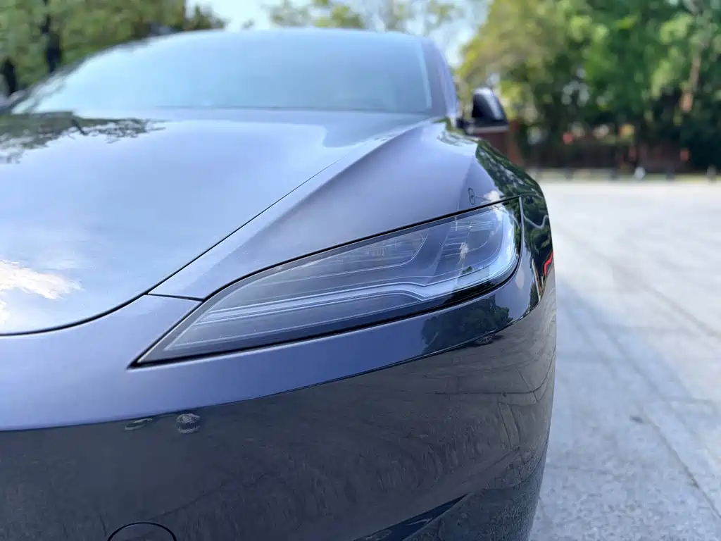 Tesla Model 3 — миниатюра 16