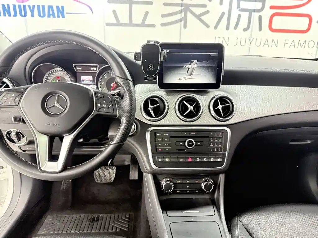 Mercedes-Benz GLA — миниатюра 12