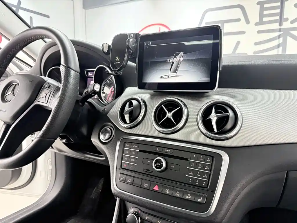 Mercedes-Benz GLA — миниатюра 18