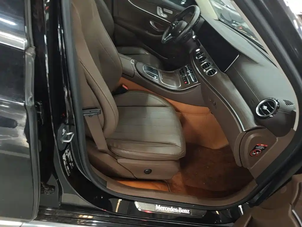 Mercedes-Benz E-Class — миниатюра 25