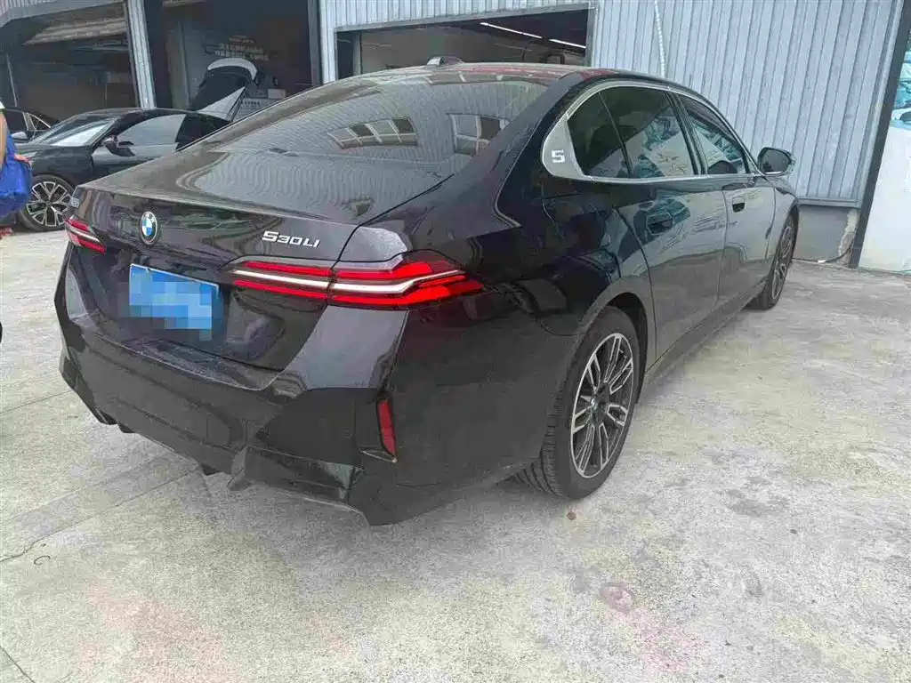 BMW 5 Series — миниатюра 2
