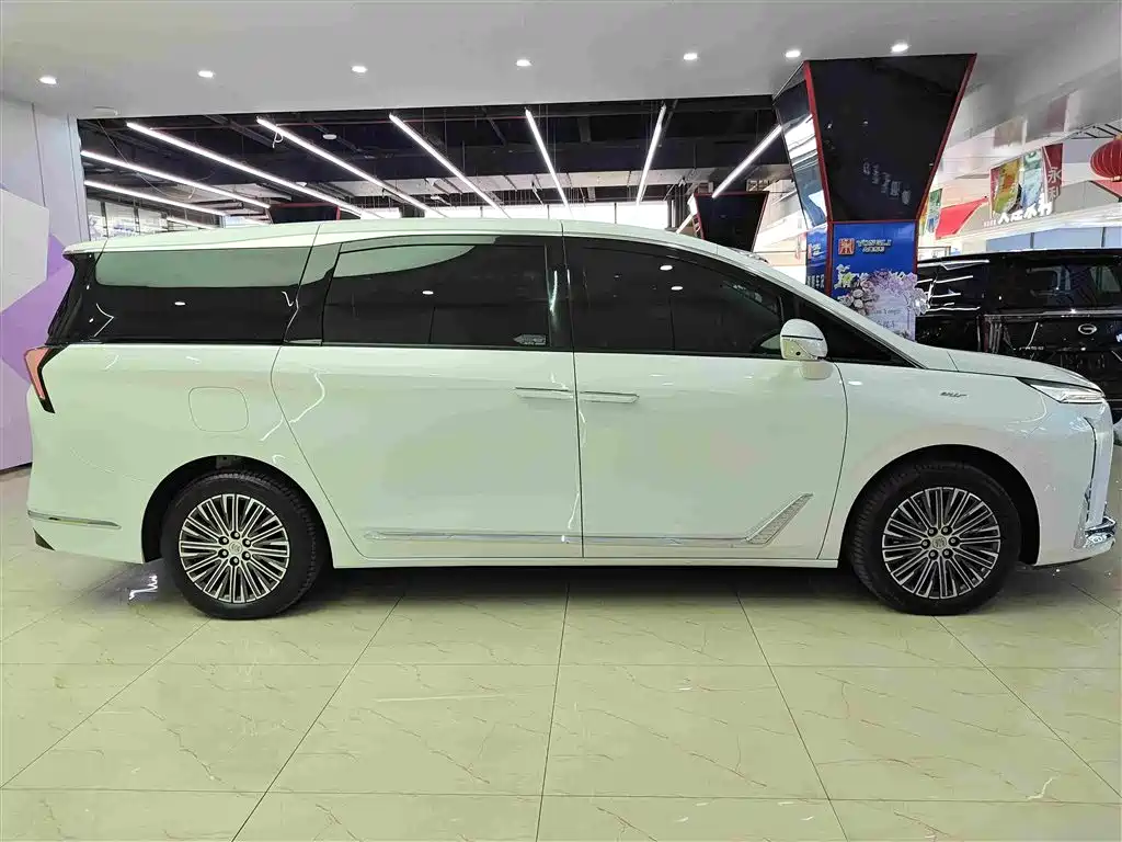 Buick GL8 Hybrid — миниатюра 17