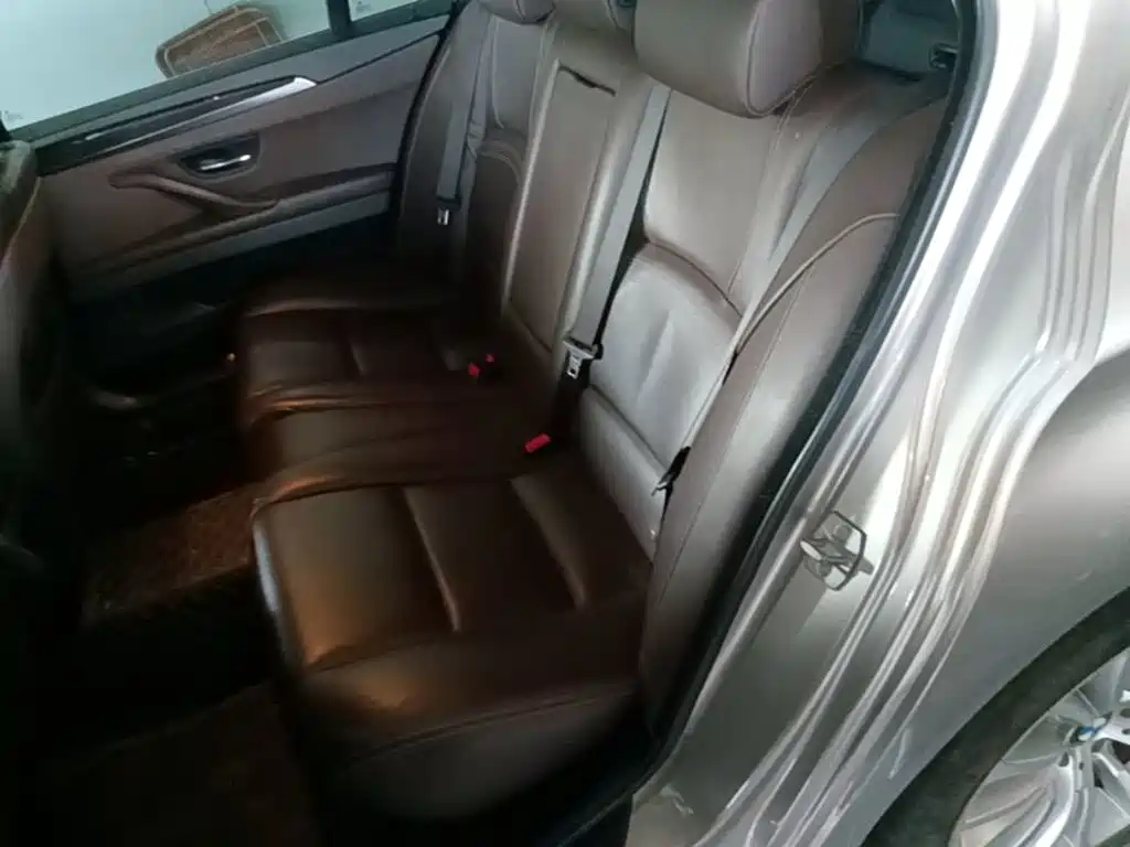 BMW 5 Series — миниатюра 17