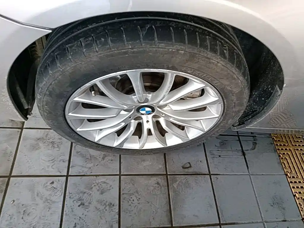 BMW 5 Series — миниатюра 23
