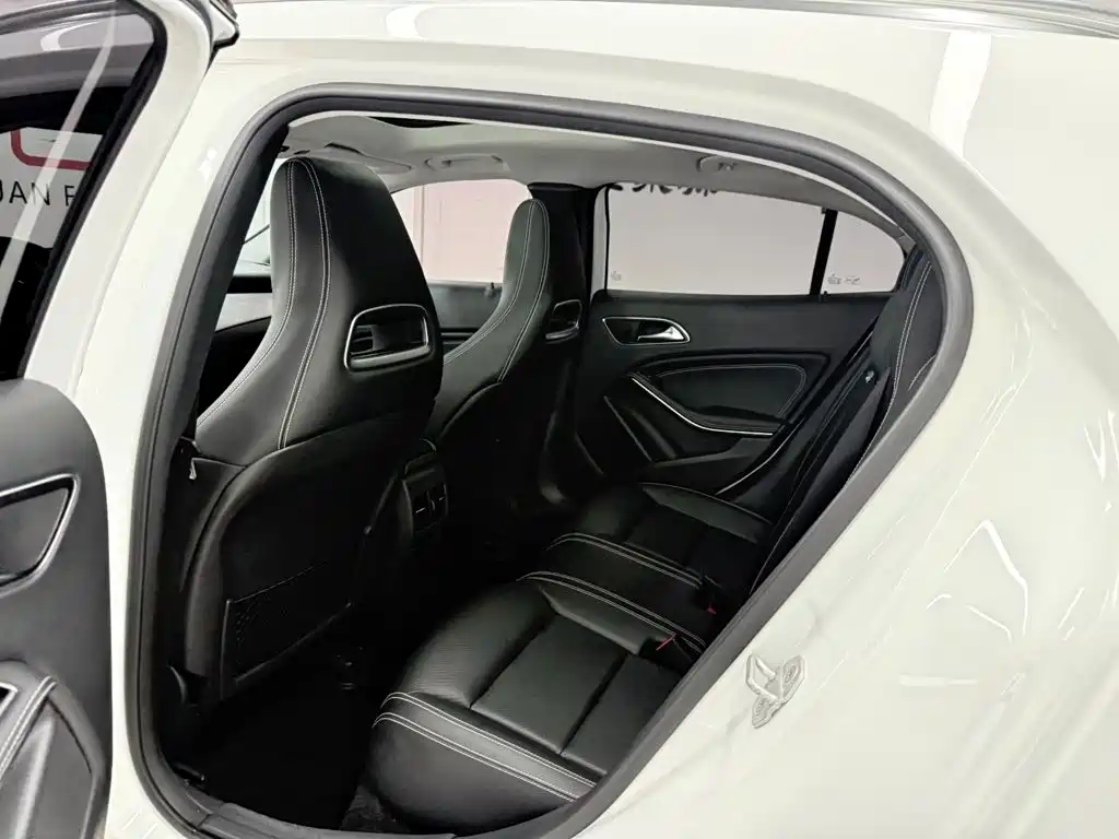 Mercedes-Benz GLA — миниатюра 10
