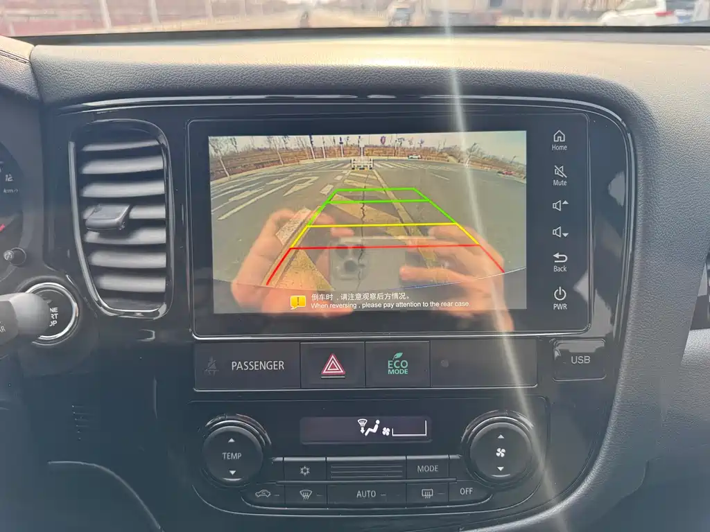 MITSUBISHI OUTLANDER