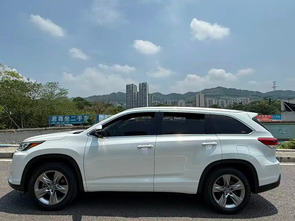 TOYOTA HIGHLANDER