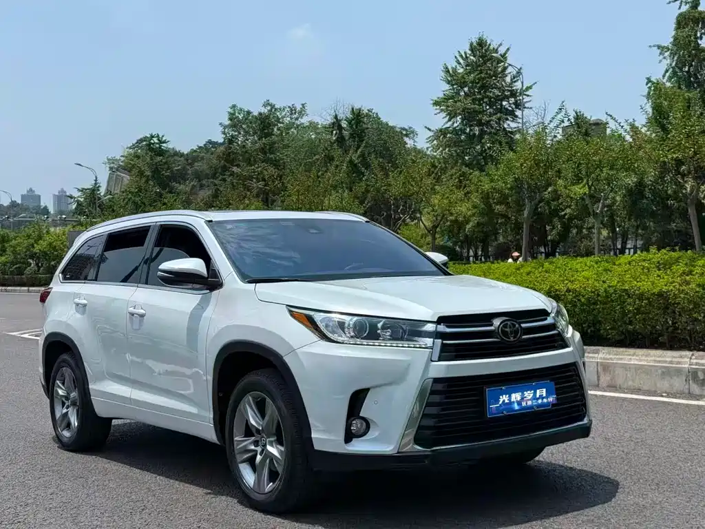 TOYOTA HIGHLANDER