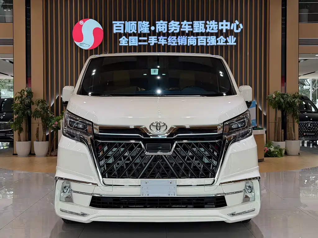 Toyota Hiace 2025