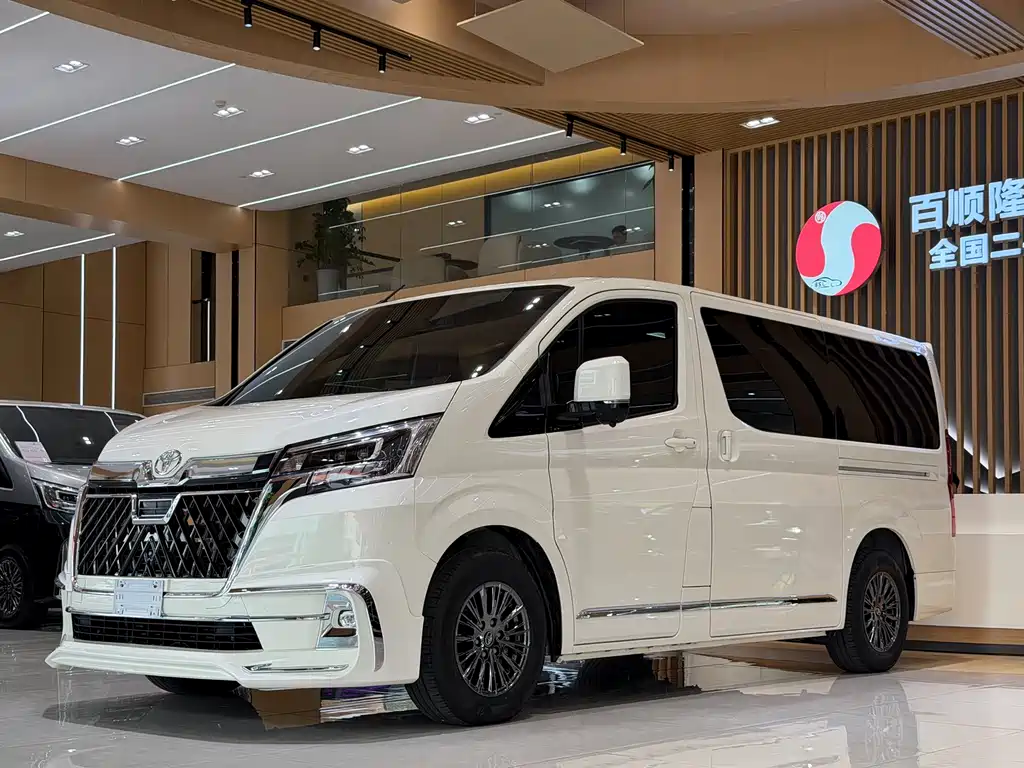 Toyota HiAce 2025 3.5L AT