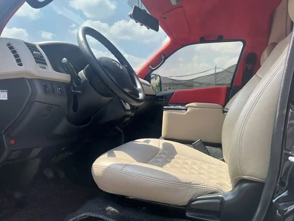 Toyota Hiace — миниатюра 11
