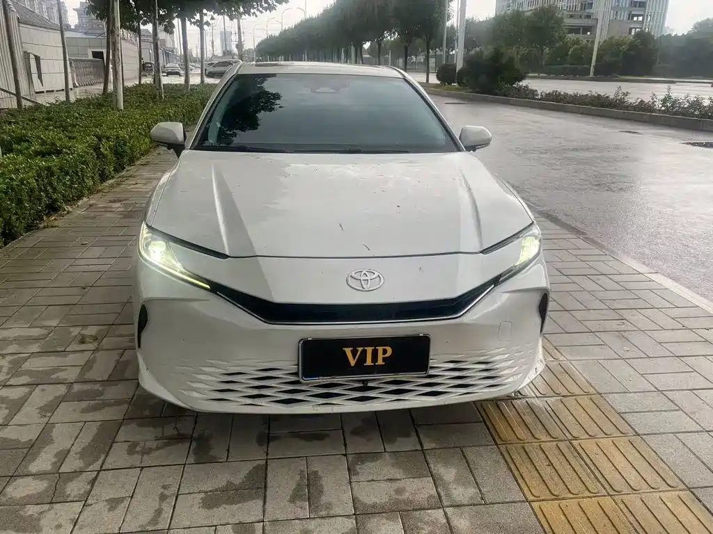 Toyota Camry — миниатюра 3