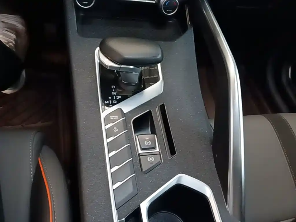 Geely Binyue — миниатюра 14
