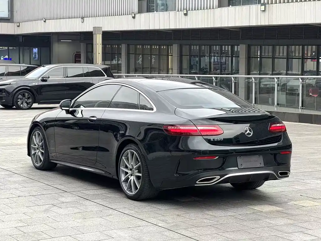 Mercedes-Benz E-Class (Import) — миниатюра 8