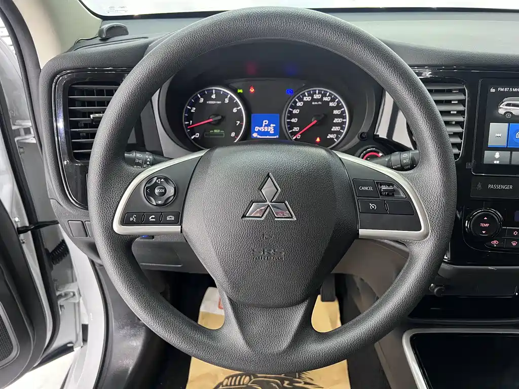 Mitsubishi Outlander — миниатюра 10