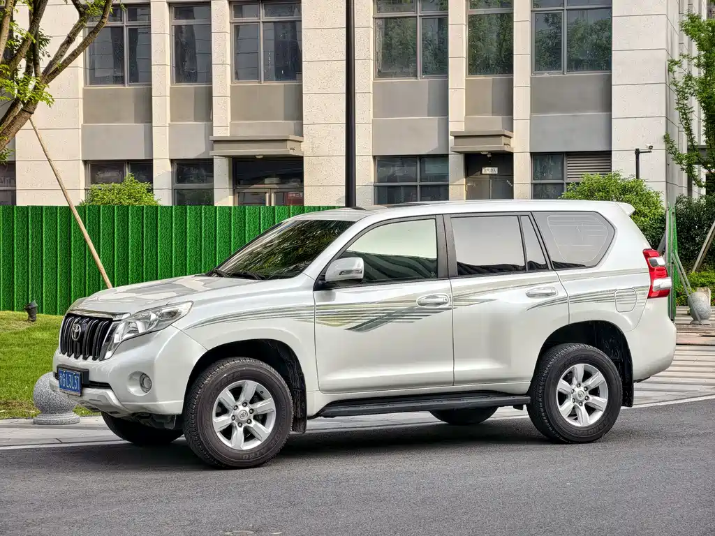 Toyota Land Cruiser Prado 2014 2.7L AT Standard