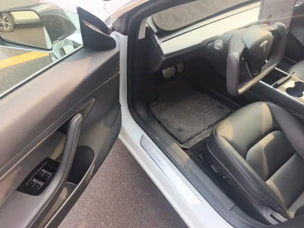 Tesla Model 3 — миниатюра 16