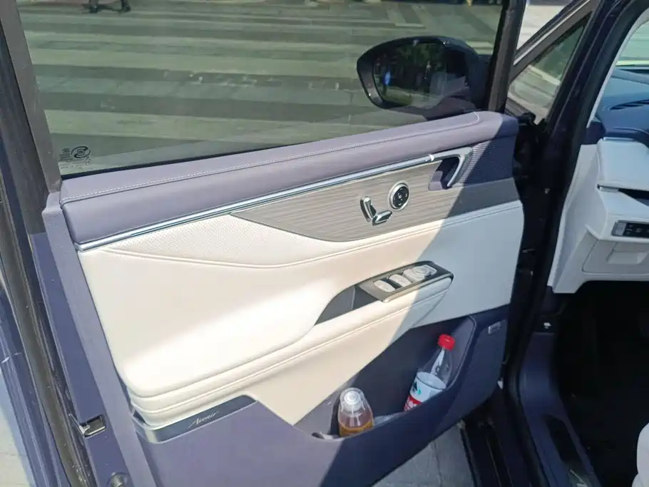 Buick GL8 Hybrid — миниатюра 7