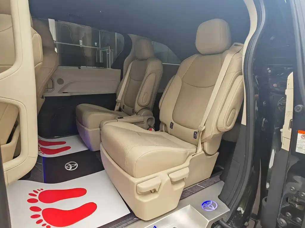 Toyota Granvia — миниатюра 8