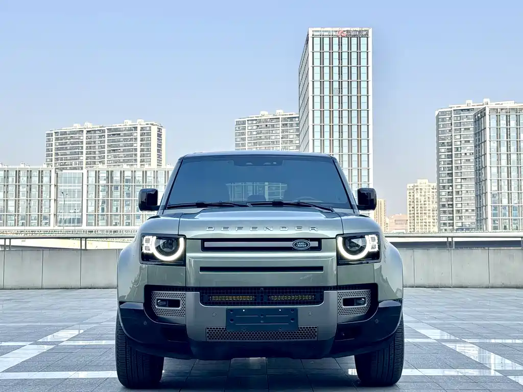 LAND ROVER DEFENDER