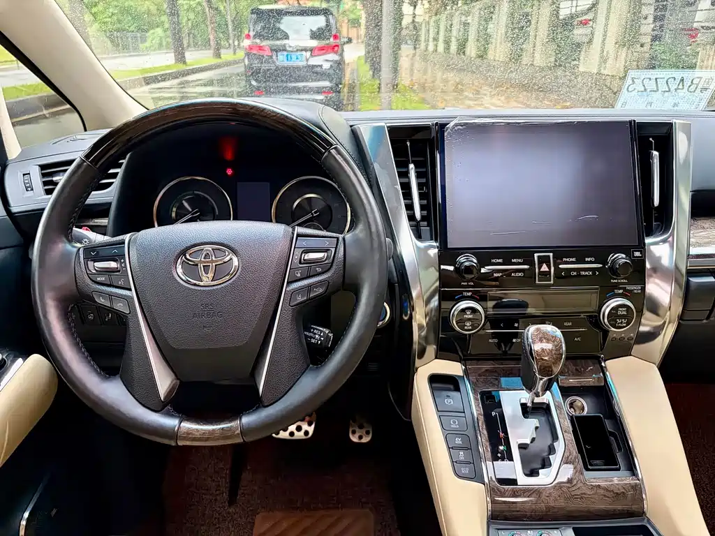 Toyota Vellfire — миниатюра 9