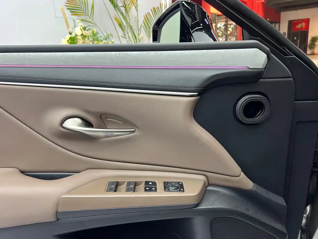 Lexus ES — миниатюра 7
