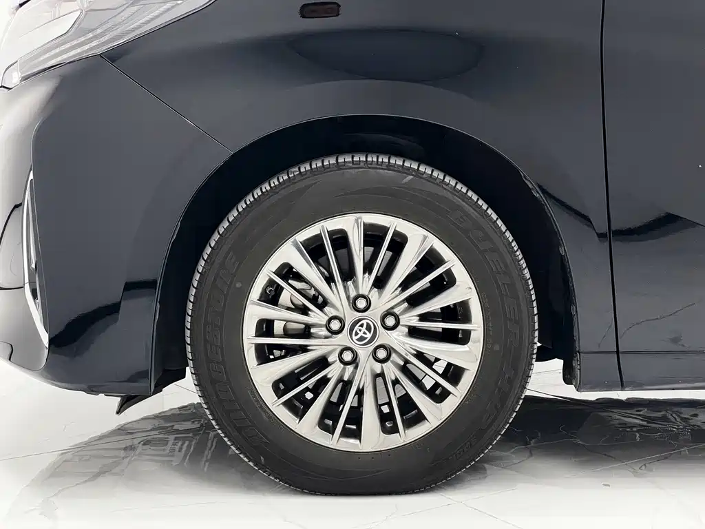 Toyota Alphard — миниатюра 5