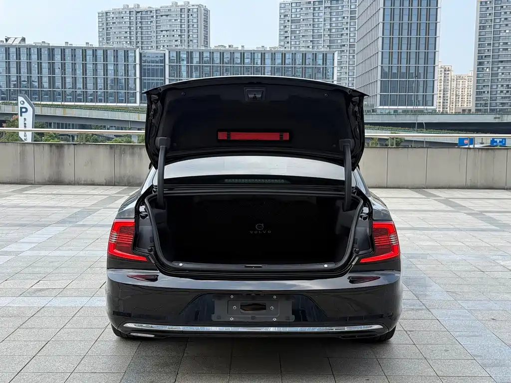 Volvo S90 — миниатюра 11