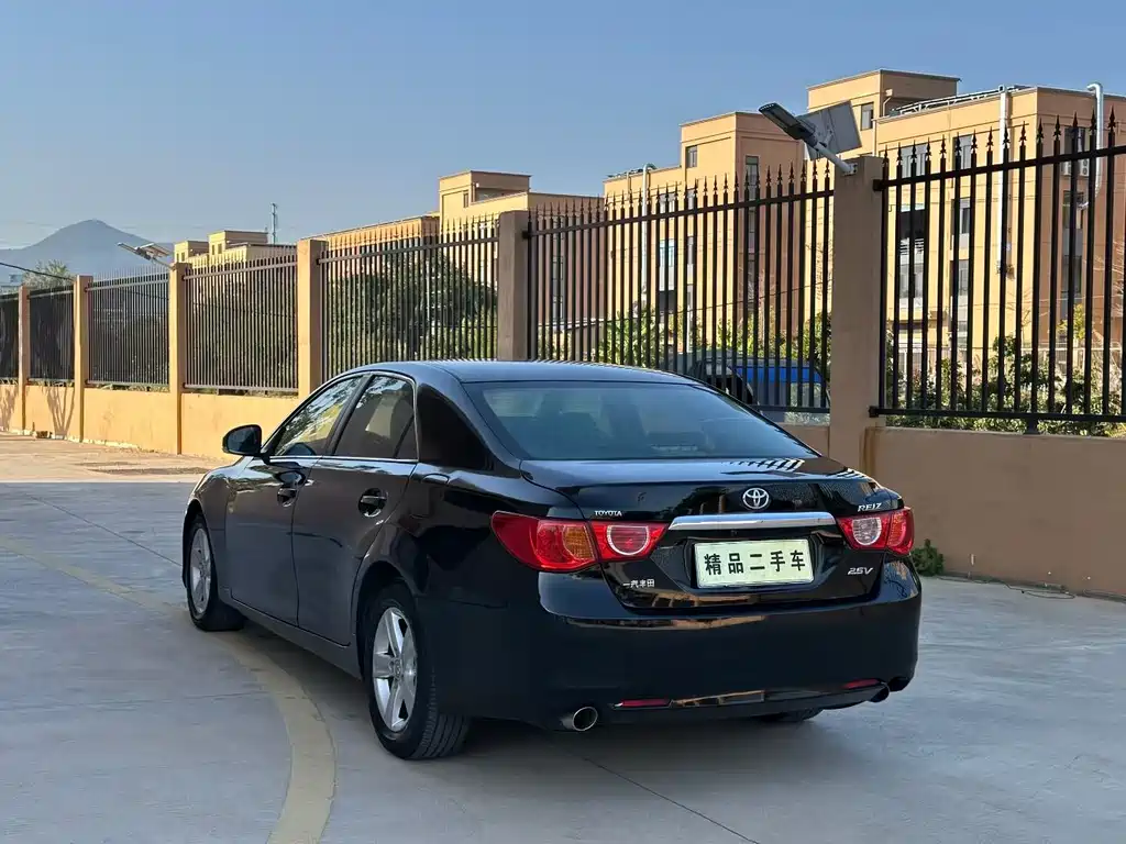 Toyota Reiz — миниатюра 9