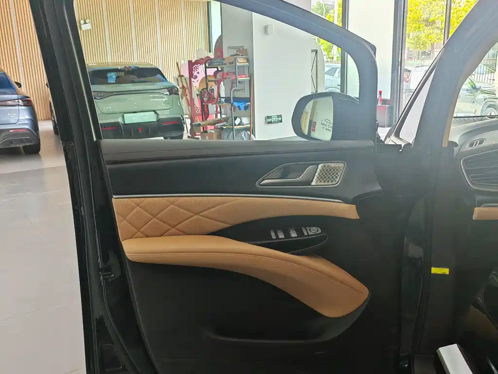 Denza D9 2025 DM-i Smart Drive 1020 Flagship