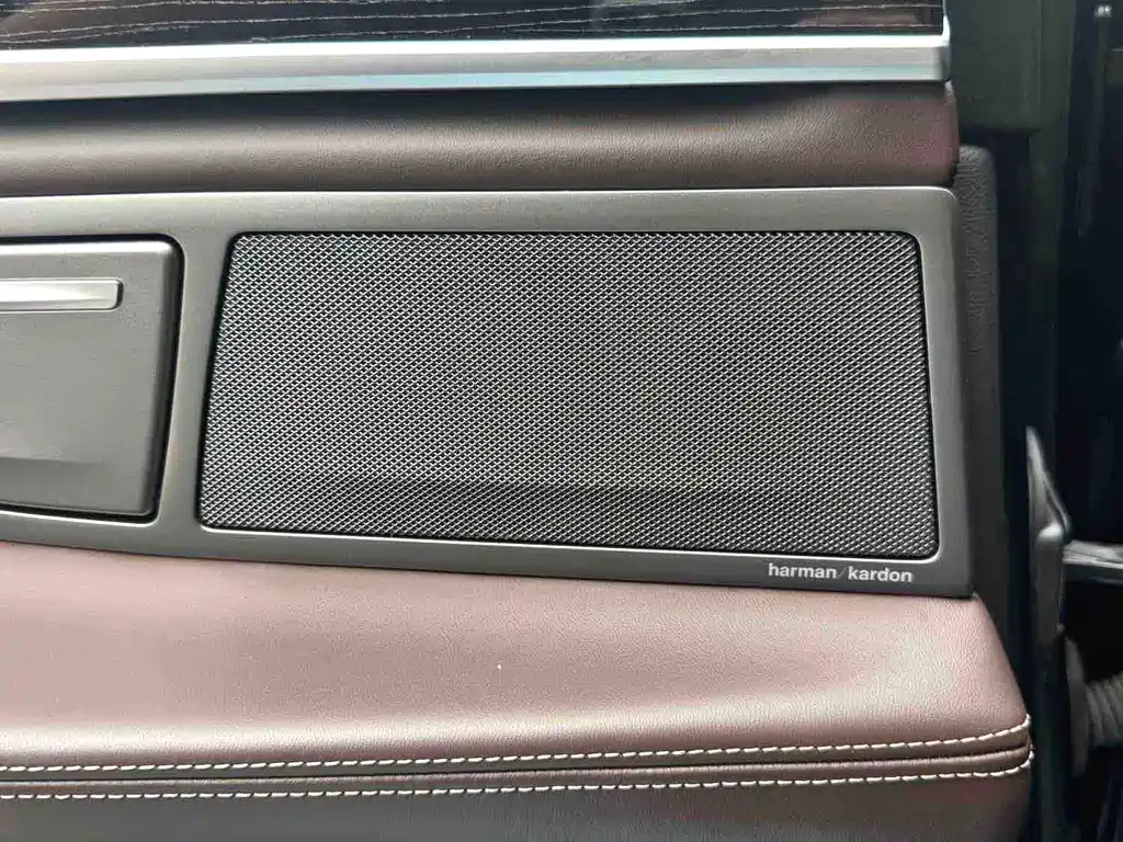 BMW 7 Series — миниатюра 12