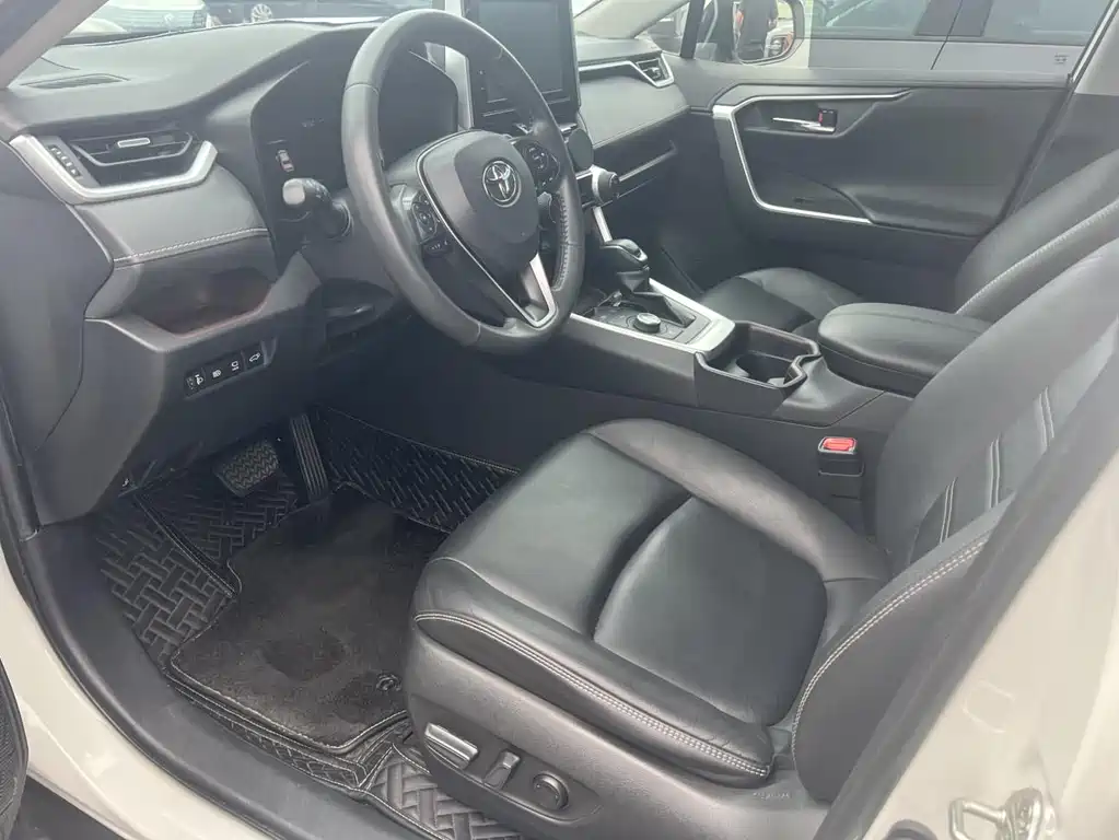 Toyota RAV4 — миниатюра 10