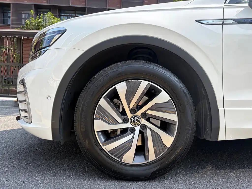 Volkswagen Tiguan L PHEV — миниатюра 4