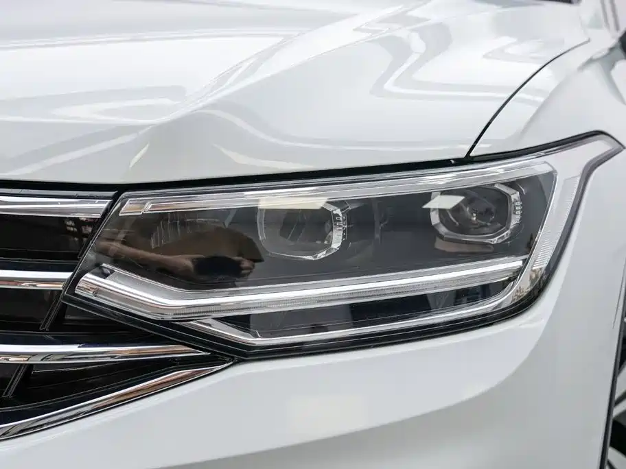 Volkswagen Tiguan L — миниатюра 2
