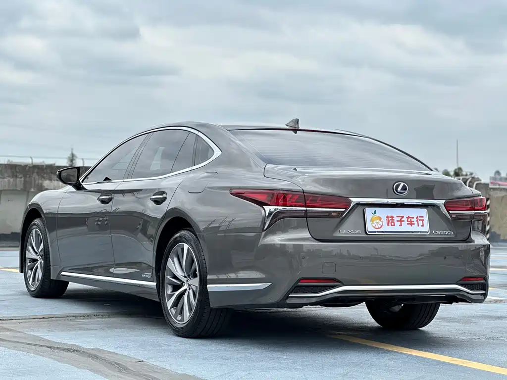 Lexus LS 2018 500h V