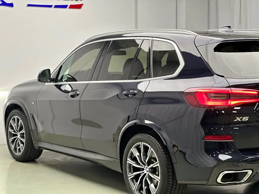BMW X5 (Import) — миниатюра 13