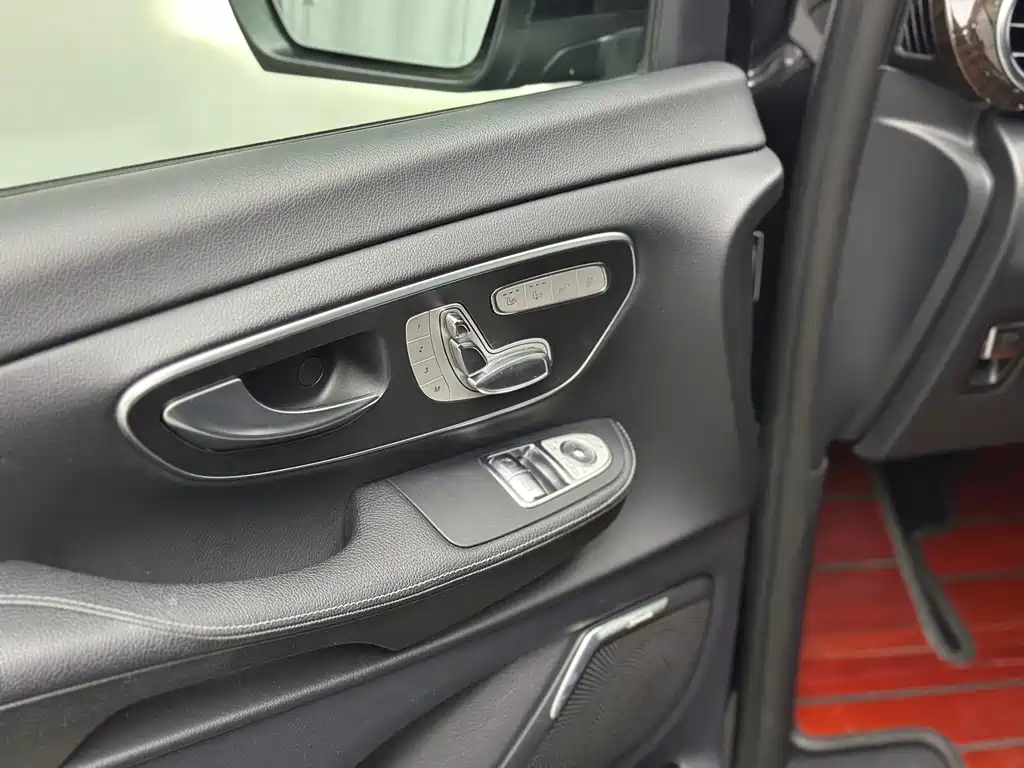 Mercedes-Benz V-Class — миниатюра 20