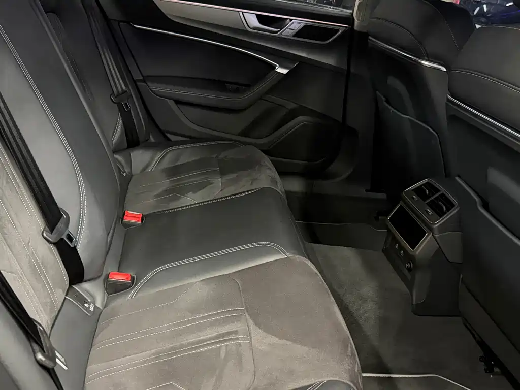 Audi A7L — миниатюра 6